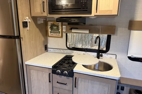 Ember Outlander Boondocker 170mrb Travel Trailer