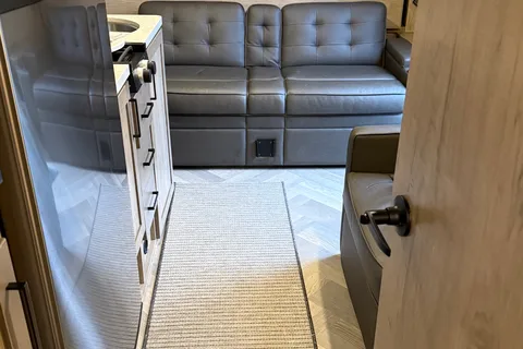 Ember Outlander Boondocker 170mrb Travel Trailer