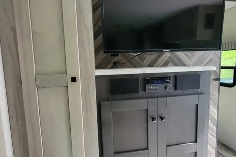 Spacious & Comfortable KZ Connect- Your perfect home on wheels!