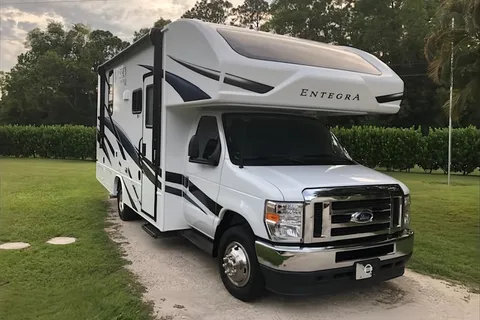 Brand New, Fun and Easy to handle! Entegra Odyssey! 24' and easy to handle SE Class C
