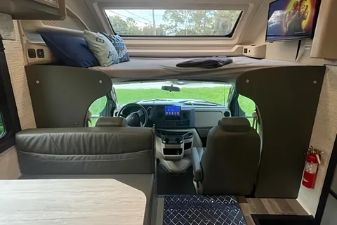 Brand New, Fun and Easy to handle! Entegra Odyssey! 24' and easy to handle SE Class C