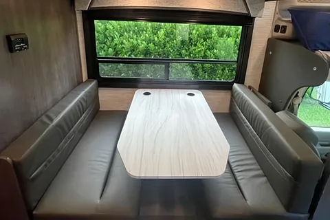 Brand New, Fun and Easy to handle! Entegra Odyssey! 24' and easy to handle SE Class C