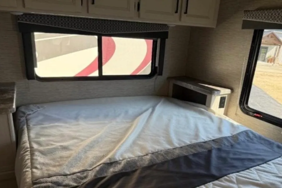 Thor Motor Coach 31E Class C