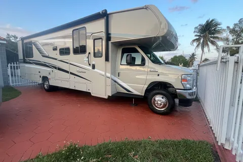David's Coachmen leprechaun 31.9 MB Class C
