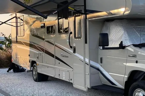 David's Coachmen leprechaun 31.9 MB Class C