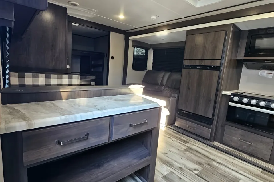 Say hello to "Courage"! Our 23 Grand Design Transcend XPLOR 297QB! Located near Table Rock Lake, Branson Missouri & Lake Of The Ozarks