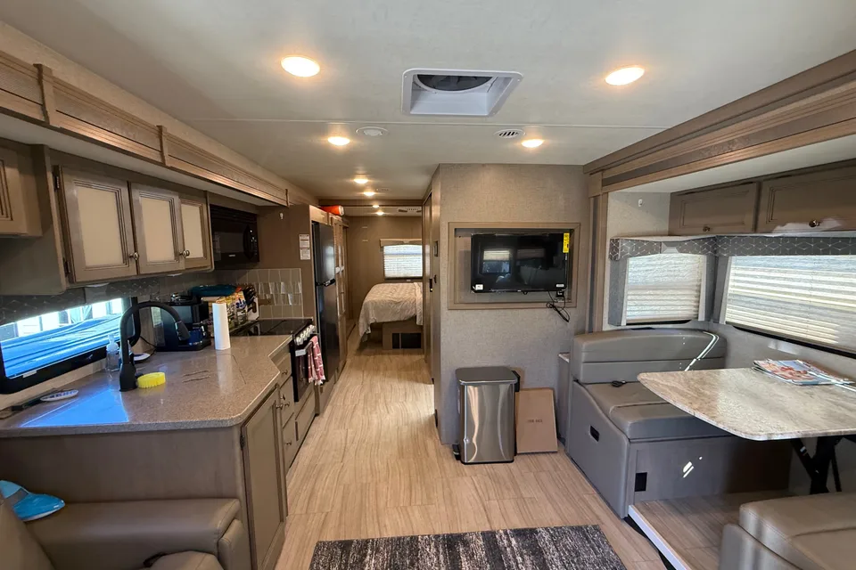 Family Motorhome at Sun Outdoors Sleeps 8! RV stays on Annual Lot