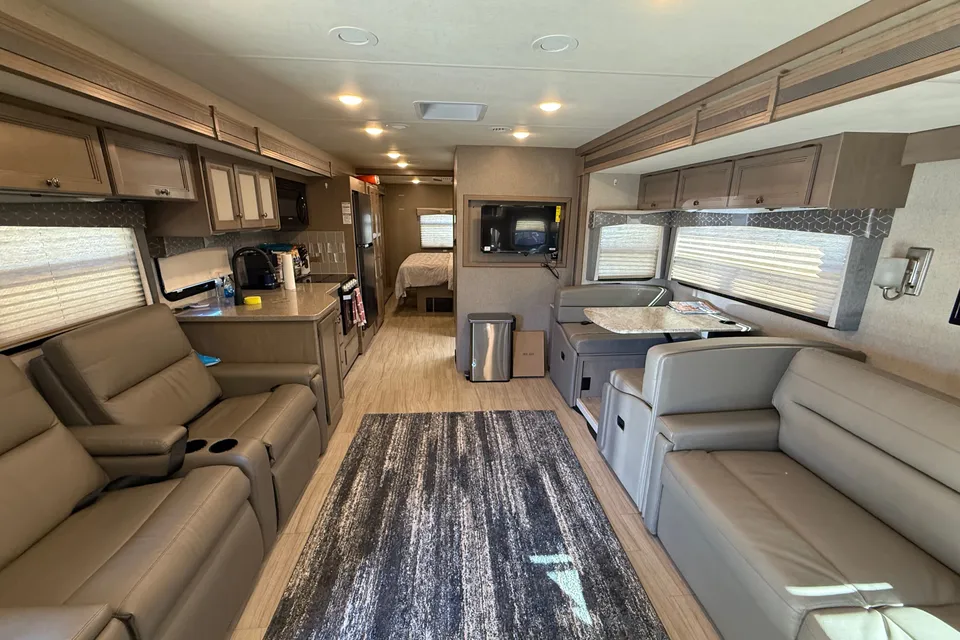 Family Motorhome at Sun Outdoors Sleeps 8! RV stays on Annual Lot