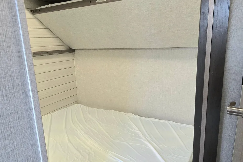 Expedition- 38 ft 2 Bedroom 1.5 bath Luxury 4 season Loaded Travel Trailer