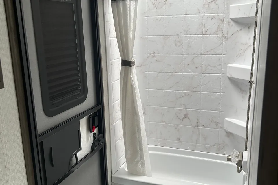 White Family Luxury Trailer for 8