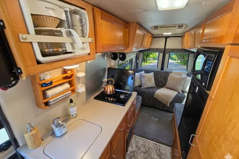 Leisure Travel Vans Free Spirit2 - Mercedes Sprinter - 23mpg