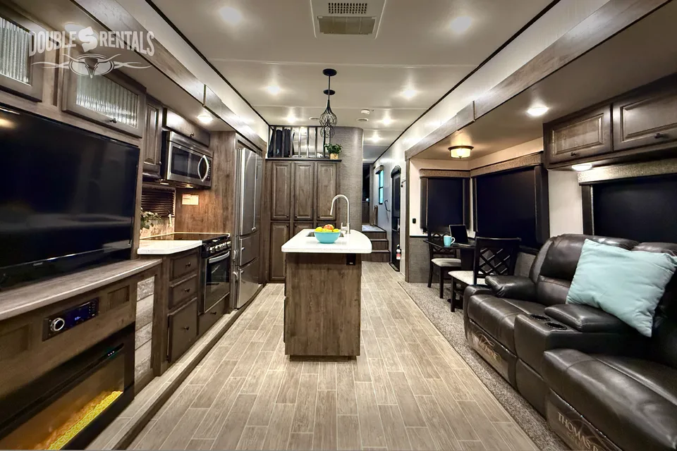 BIGHORN Private King Master, tons of Closet Space, Loft, Bonus Room, Kitchen Island