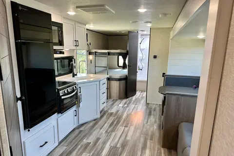 Fireside's "High Flyer" 2025 Jayco Jay Flight SLX 32' 263BHS Bunkhouse