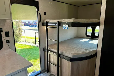 Fireside's "High Flyer" 2025 Jayco Jay Flight SLX 32' 263BHS Bunkhouse