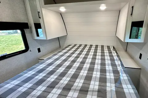 Fireside's "High Flyer" 2025 Jayco Jay Flight SLX 32' 263BHS Bunkhouse