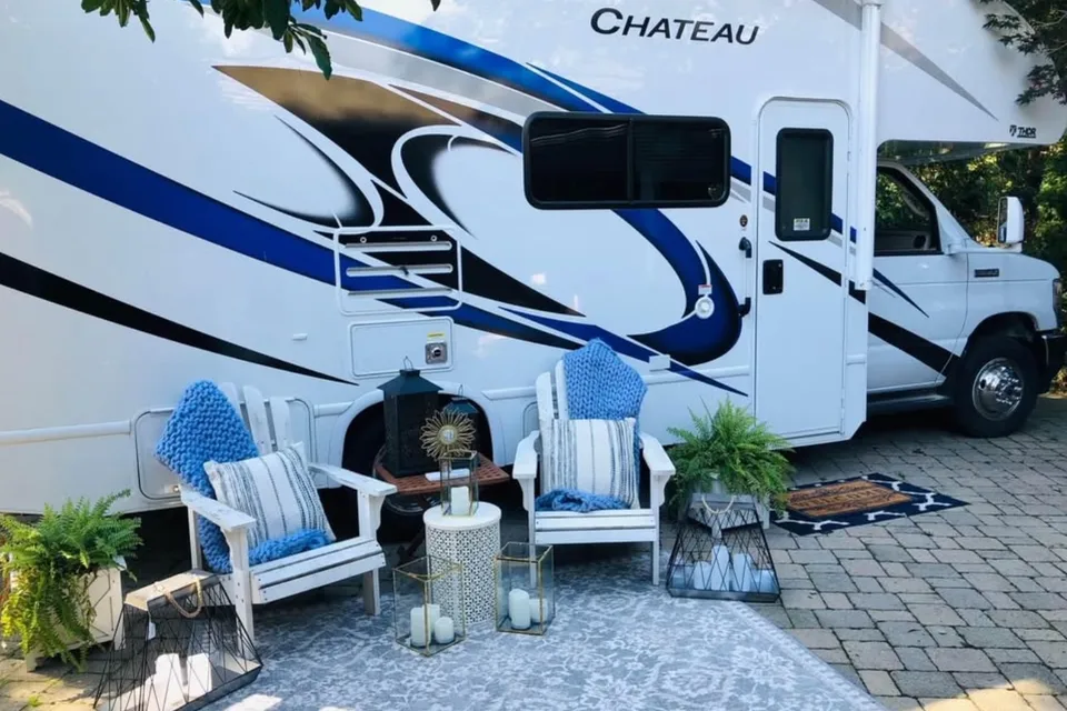 Ultimate Glamping-Thor Motor Coach Chateau 24F Class C