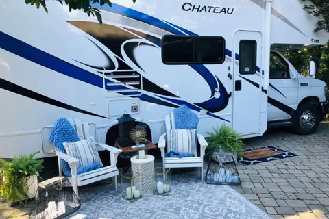 Ultimate Glamping-Thor Motor Coach Chateau 24F Class C