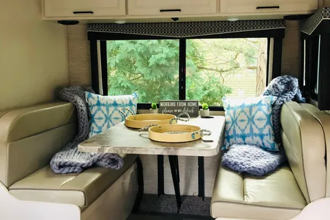 Ultimate Glamping-Thor Motor Coach Chateau 24F Class C