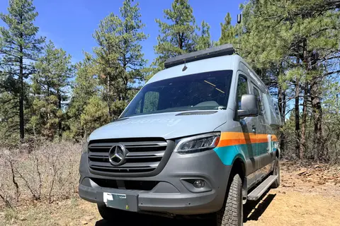 Winnebago Revel 44E Class B