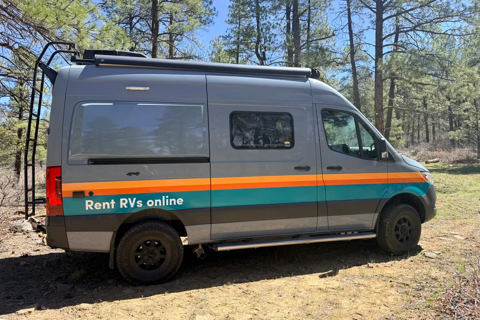 Winnebago Revel 44E Class B