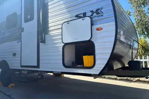 Levi’s Easy Tow Family Camper