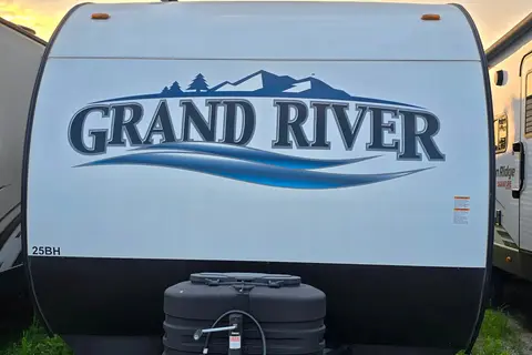 Sunny's 2025 Grand River 25BH Travel Trailer