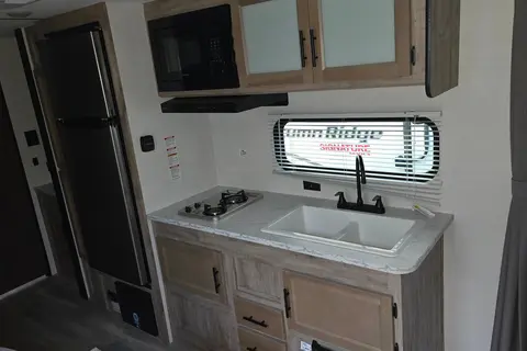 Sunny's 2025 Grand River 25BH Travel Trailer