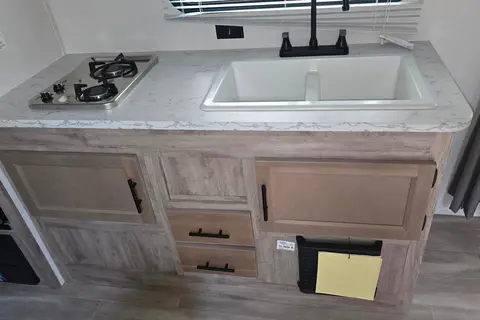 Sunny's 2025 Grand River 25BH Travel Trailer