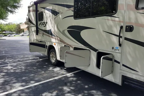 Rakesh's Coachmen 29DS Class A