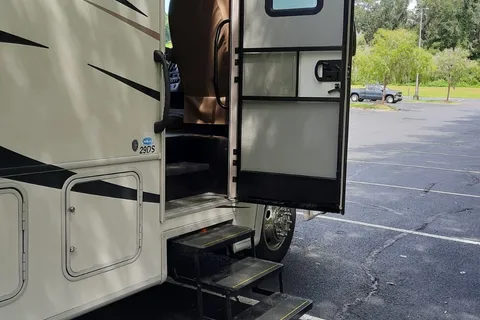 Rakesh's Coachmen 29DS Class A