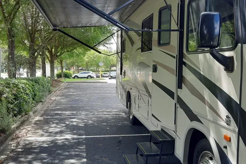 Rakesh's Coachmen 29DS Class A