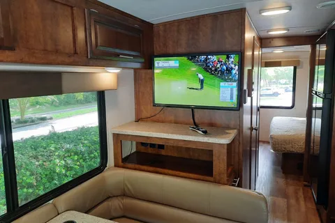 Rakesh's Coachmen 29DS Class A