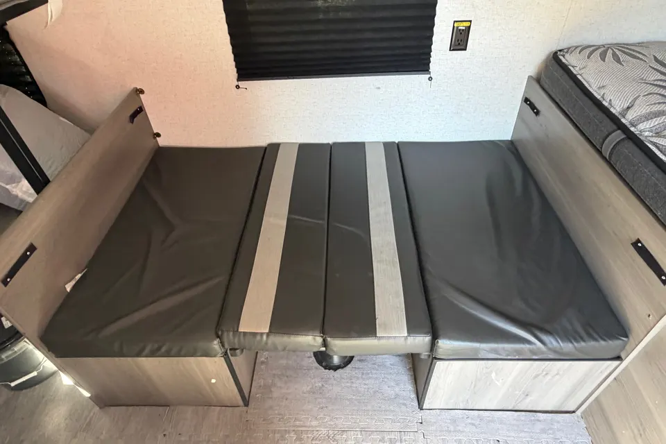 Manuel's Keystone Hideout sport single axle Travel Trailer