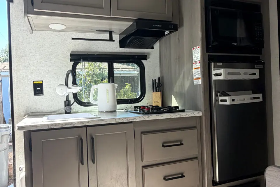 Manuel's Keystone Hideout sport single axle Travel Trailer