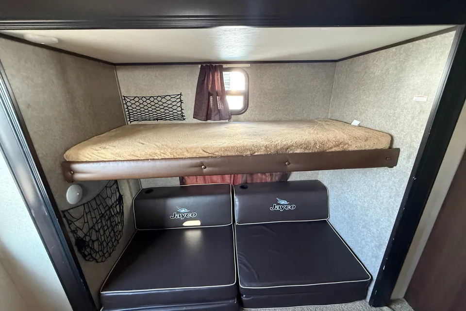 Joseph's Jayco Jay Flight 32BHDS Travel Trailer