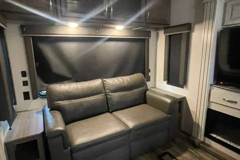 COUGAR 31GRLS Fifth Wheel CL 110