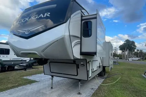 COUGAR 31GRLS Fifth Wheel CL 110