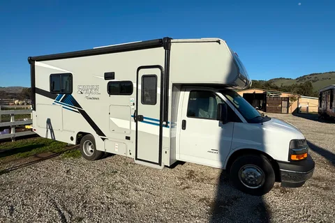 Sleep 6 - Family Fun RV Coachmen Cross Trail Class C