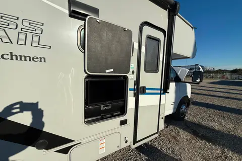 Sleep 6 - Family Fun RV Coachmen Cross Trail Class C