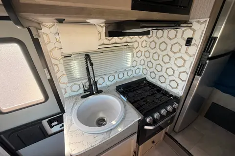 Sleep 6 - Family Fun RV Coachmen Cross Trail Class C