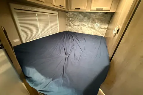 Sleep 6 - Family Fun RV Coachmen Cross Trail Class C