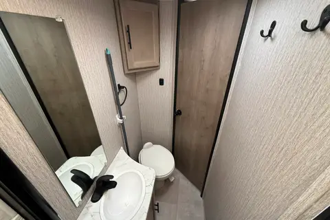 Sleep 6 - Family Fun RV Coachmen Cross Trail Class C
