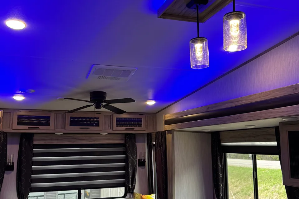 Robyn's Forest River Suite3660 Fifth Wheel