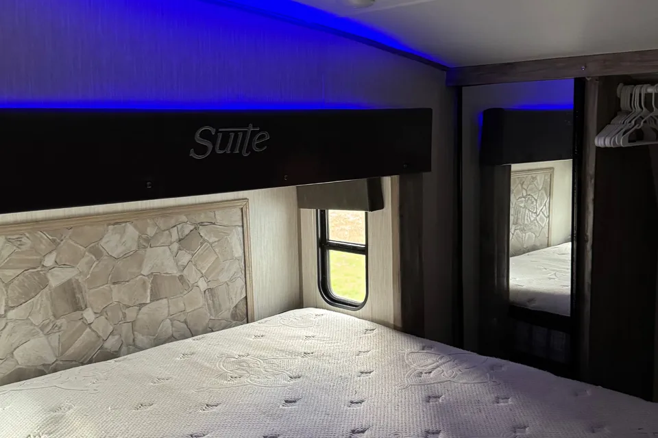 Robyn's Forest River Suite3660 Fifth Wheel