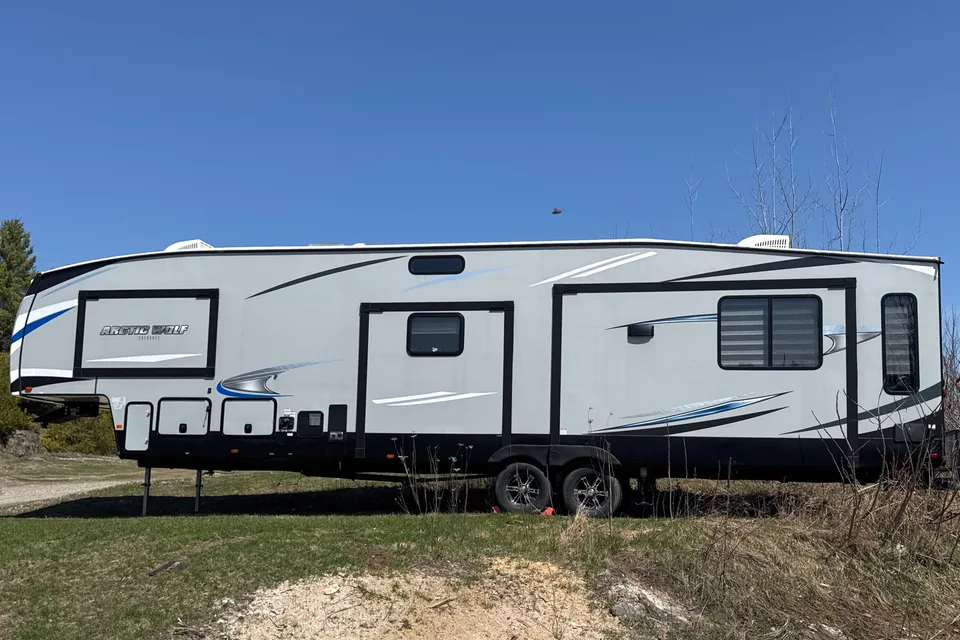Robyn's Forest River Suite3660 Fifth Wheel