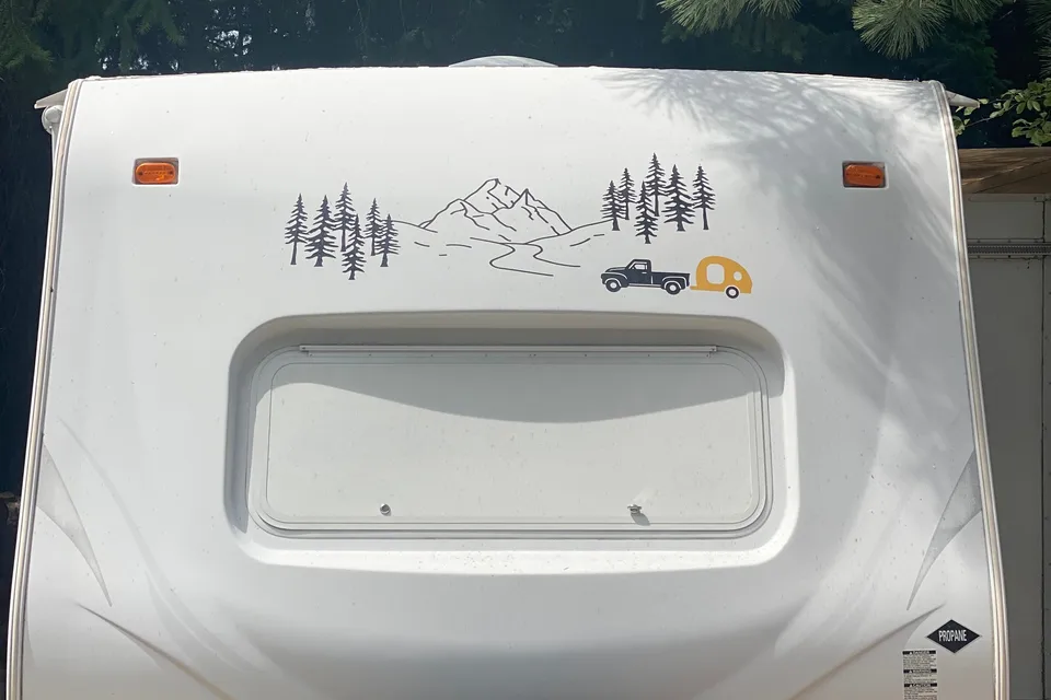 Cozy couple’s camper with room for 1 more!