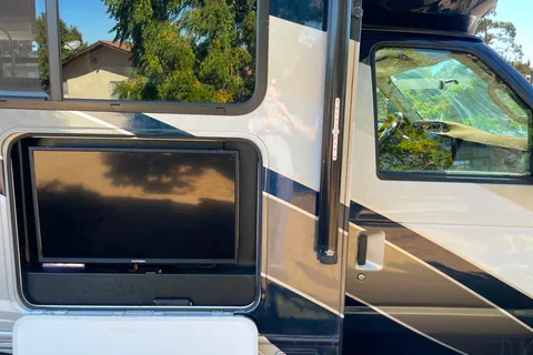 32ft Class C RV Fully Stocked-Kid and Pet Approved-Just bring your Clothes and Toiletries