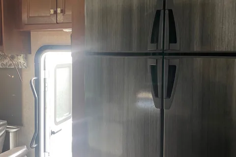 32ft Class C RV Fully Stocked-Kid and Pet Approved-Just bring your Clothes and Toiletries