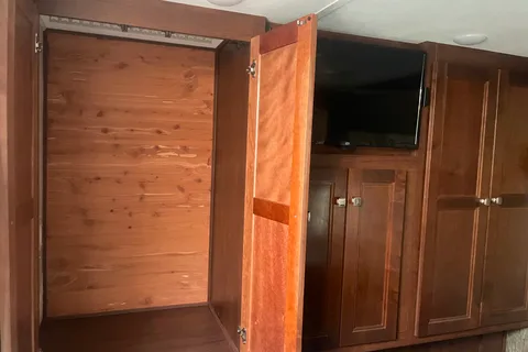 32ft Class C RV Fully Stocked-Kid and Pet Approved-Just bring your Clothes and Toiletries