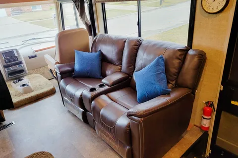 Conor's Winnebago Vista Class A